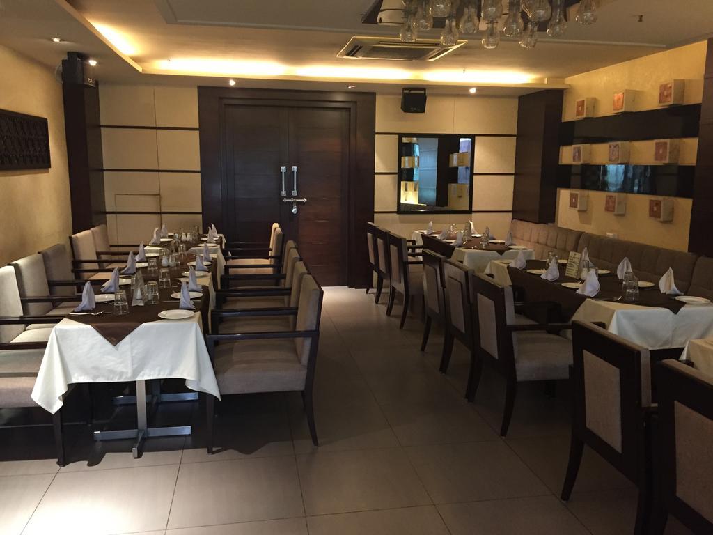 Hotel Caspia Pro גרייטר נוידה מראה חיצוני תמונה