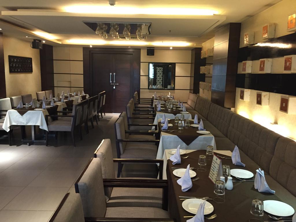 Hotel Caspia Pro גרייטר נוידה מראה חיצוני תמונה