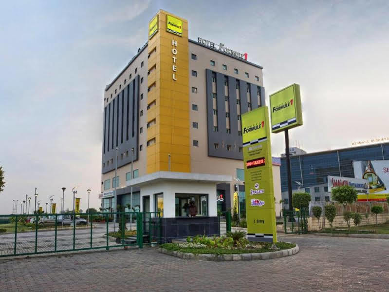Hotel Caspia Pro גרייטר נוידה מראה חיצוני תמונה