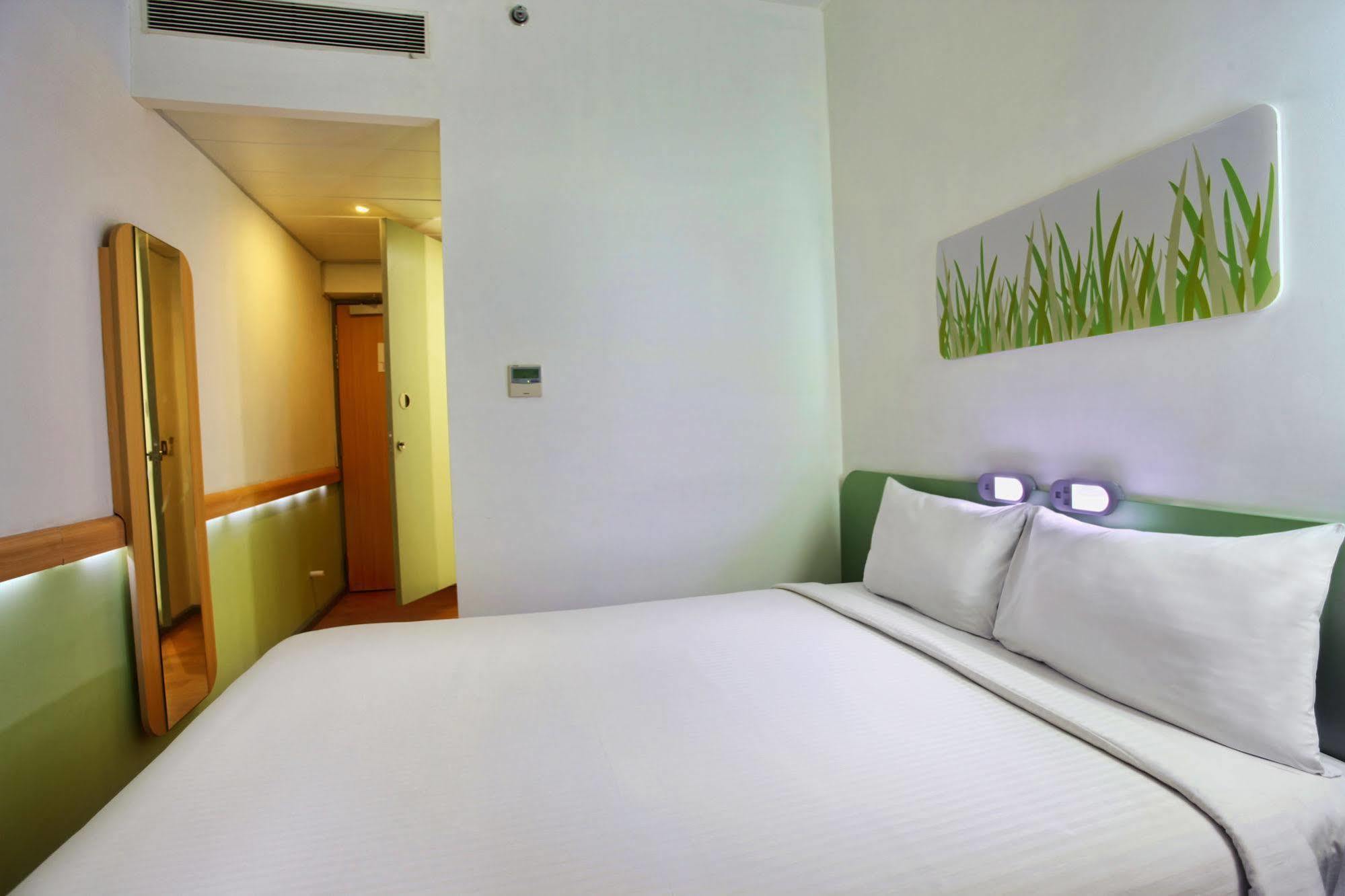 Hotel Caspia Pro גרייטר נוידה מראה חיצוני תמונה