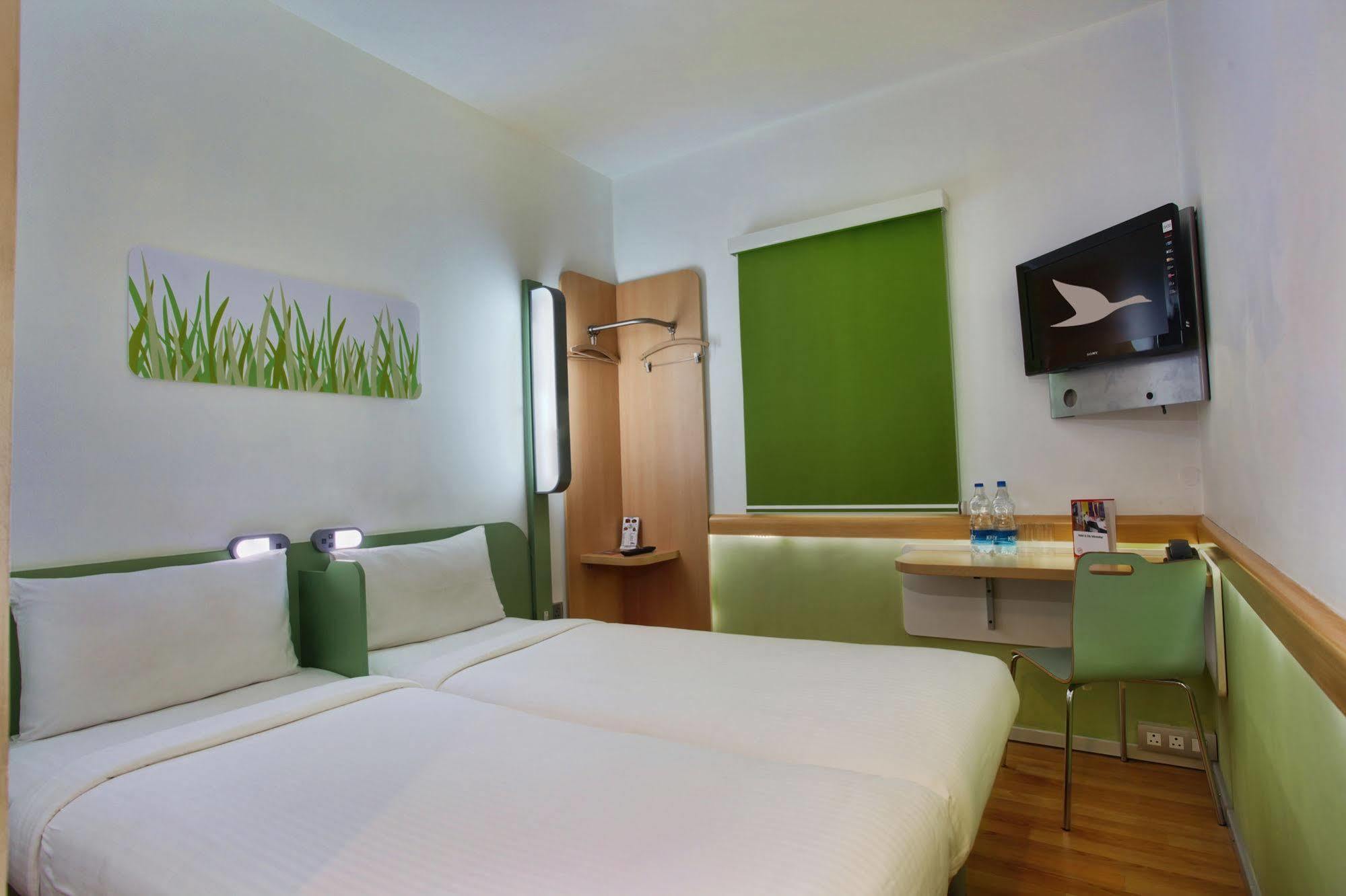 Hotel Caspia Pro גרייטר נוידה מראה חיצוני תמונה