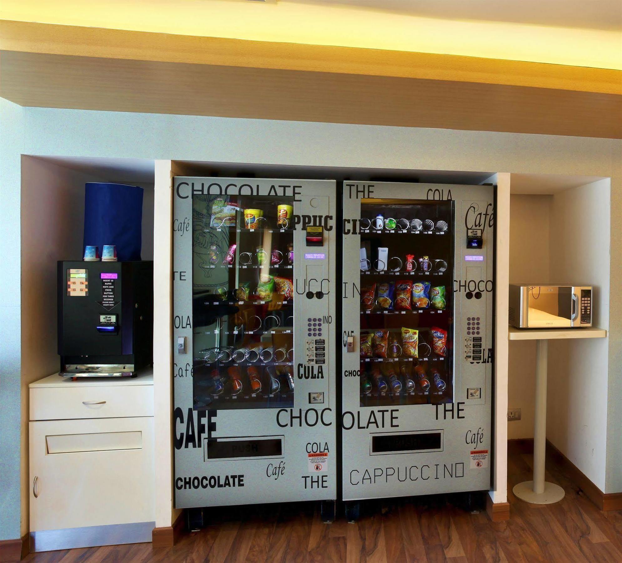 Hotel Caspia Pro גרייטר נוידה מראה חיצוני תמונה