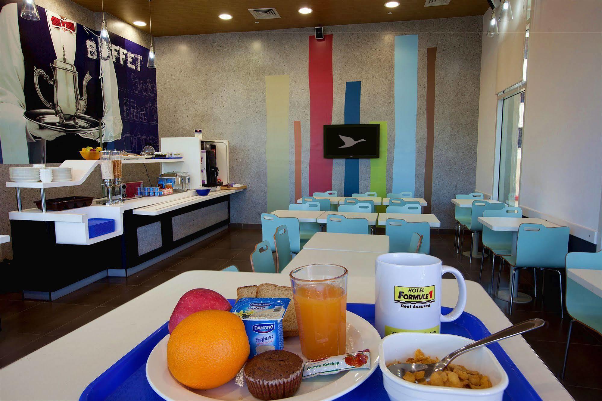 Hotel Caspia Pro גרייטר נוידה מראה חיצוני תמונה